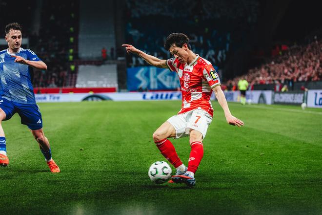 美因茨官方:韩国国脚李在城左脚大脚趾受伤,缺席球队训练