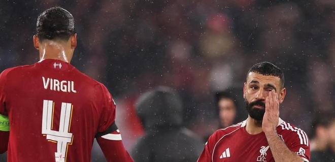 完成利物浦生涯最后一场欧冠比赛,萨拉赫赛后泪洒赛场