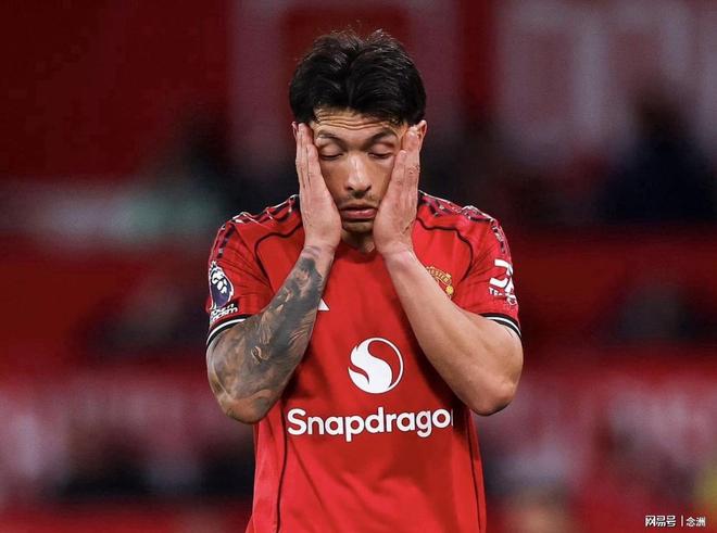 足坛一夜动态:曼联争议1-2!卡里克炮轰裁判 本泽马失点亚冠出局