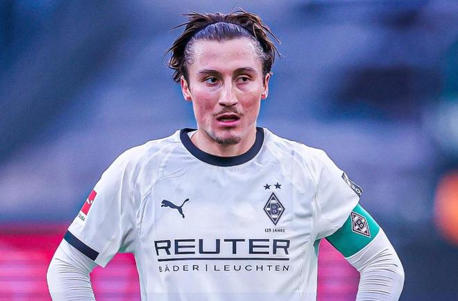 赖茨下赛季将加盟莱比锡，门兴球迷拉横幅抗议其不配当队长