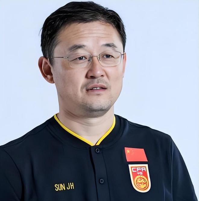 意外！毛伟杰踢左后卫能达到李学鹏的高度？大连球迷都看看好他