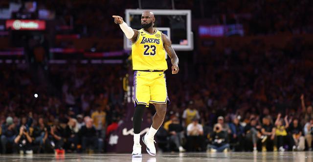 詹姆斯送13记助攻！刷新历史40岁以上球员季后赛助攻纪录