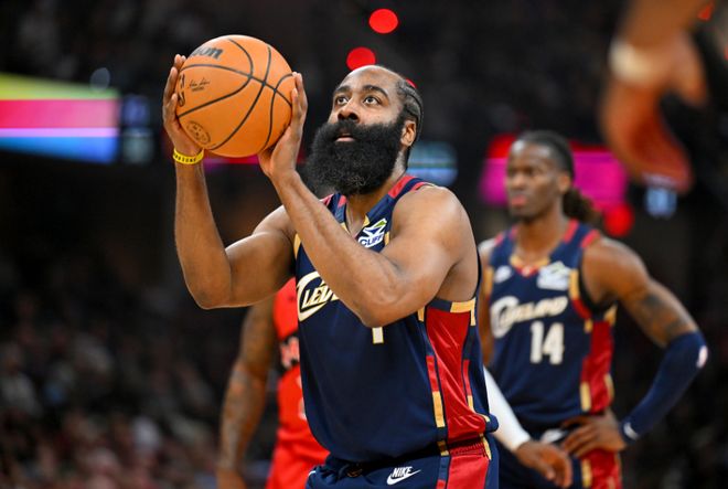 骑士灭猛龙总分2-0：哈登28分创3项里程碑 米切尔30+7+5