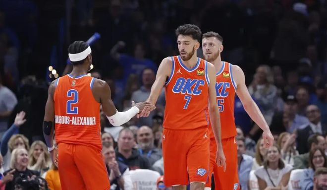 卡鲁索爆发！雷霆121-109胜太阳，亚历山大42+4+8，米切尔15+6+2