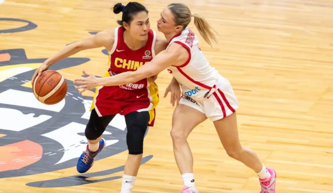 比中国女篮赢球更可喜!宫鲁鸣不再固执,主动削弱张子宇出场时间