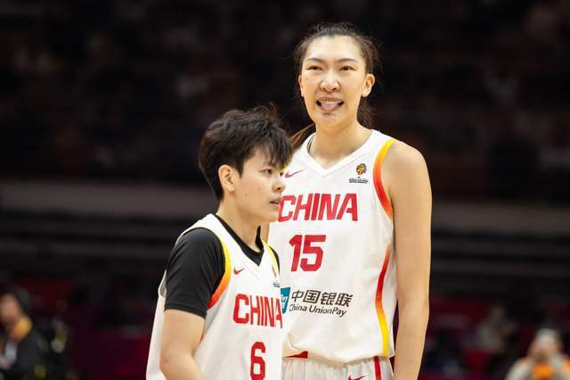 叫板宫鲁鸣？前女篮队长真敢说，不满长期封闭集训，调侃没有生活