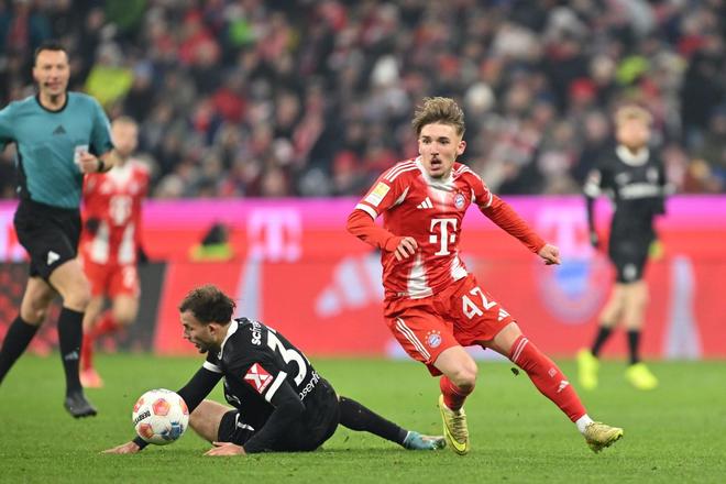 拜仁德甲赛场对阵弗赖堡连续19场不败,上次输球是在2015年