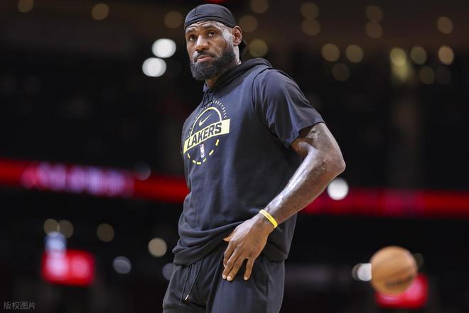 湖人100-92逆转火箭,6连胜!7大功臣诞生:杜兰特、伊森入榜