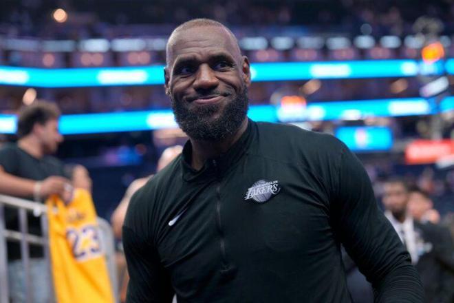 詹姆斯70次周最佳创历史，40岁还在刷新NBA的"续航焦虑"