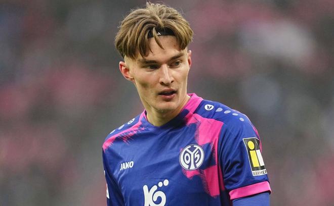 德天空:切尔西、国米等多队对美因茨后卫波图尔斯基感兴趣