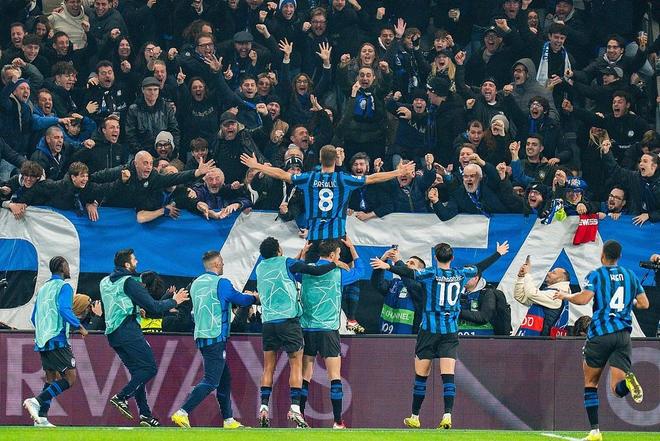 到底谁才是真蓝黑，这一天他们挺起意大利足球的脊梁