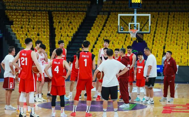 关键利好!世预赛关键战:日本男篮迷之操作,中国男篮胜率大增!