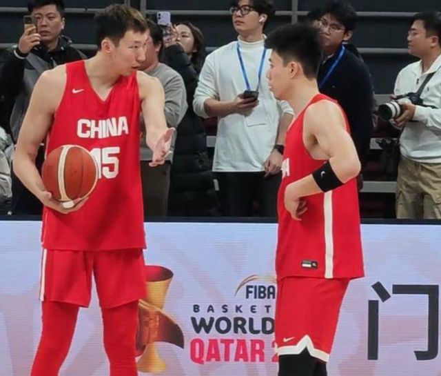 男篮战胜日本队后的思考:周琦曾凡博张镇麟胡明轩还能进国家队吗