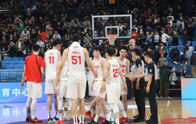 0+0+0+0+0!中国男篮险胜日本,一人最失意,下半场直接被弃用了