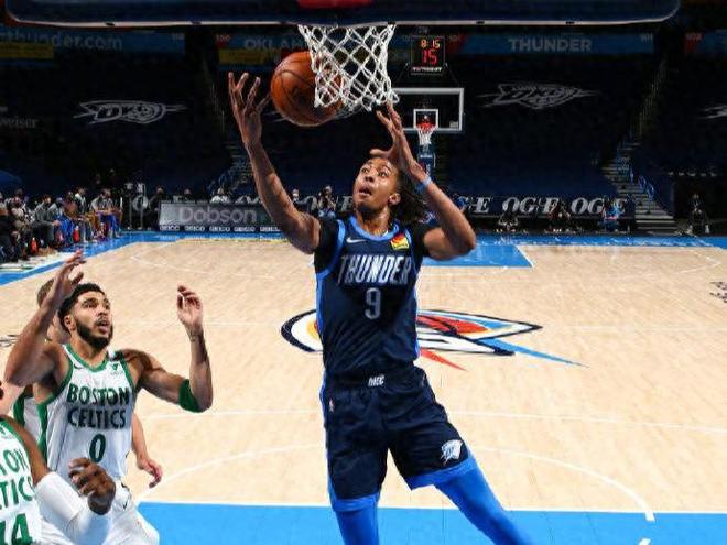 广东宏远新外援?身高2米18的NBA落选秀,单场21分23篮板