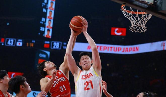 中国男篮15分逆转日本！郭士强激活三大奇兵，出线形势一片大好