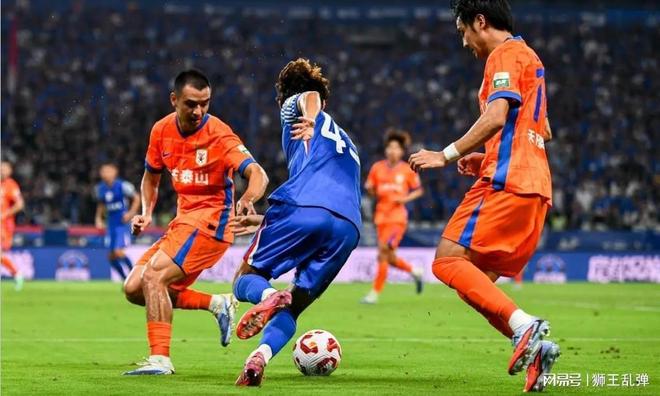 别被热身赛给骗了!山东泰山2-9惨败上海申花,只是试错不是崩盘
