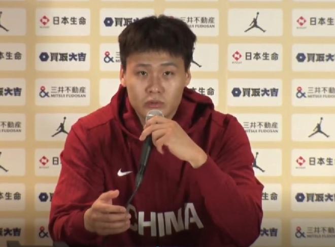 赵睿:两负韩国后队员间有些小埋怨,这场球靠精神翻回来了