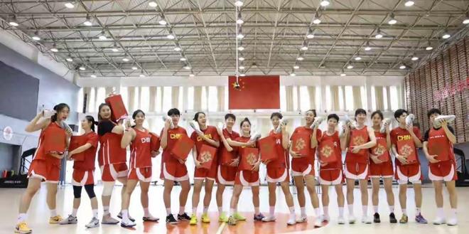 双塔缺席,新人扛旗!女篮生死战前,宫鲁鸣的豪赌开始了