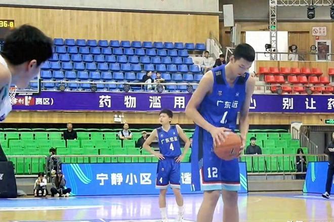 朱芳雨早已注意他3年，15岁身高2米07，11投全中，真是个好苗子