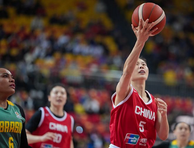 泪目!中国女篮30岁王牌轰21+3拒绝逆转:宫鲁鸣幸亏带了她