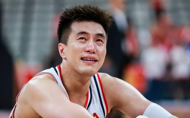 广州战胜山东却迎噩耗:郭艾伦重伤离场,昔日第一控卫该退役了