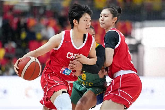 领先20分险翻车！女篮惊魂逆转，宫鲁鸣换人遭质疑