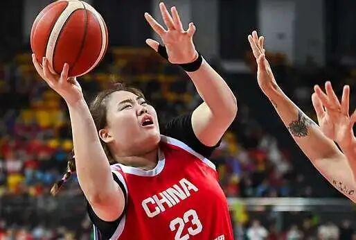 中国女篮世界杯资格赛12人名单,李月汝韩旭在列,强力内线落选