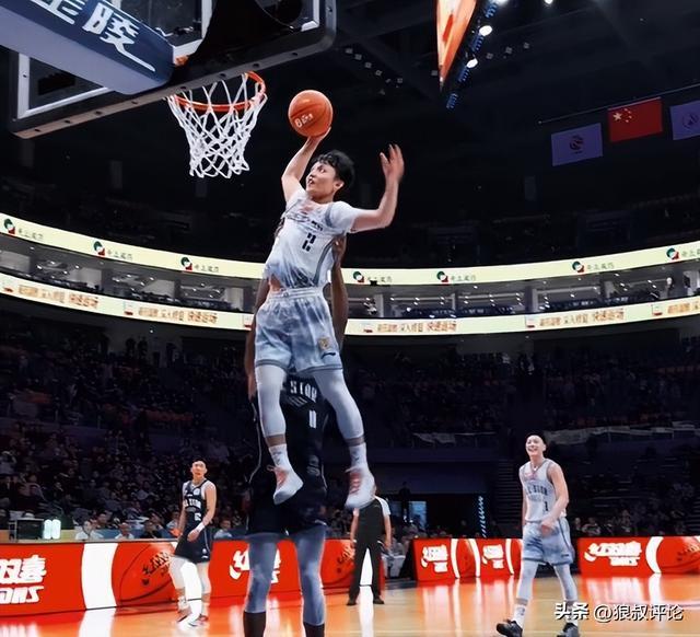 徐杰：以我这种身高和天赋 没想到能站在全明星舞台更别说拿MVP