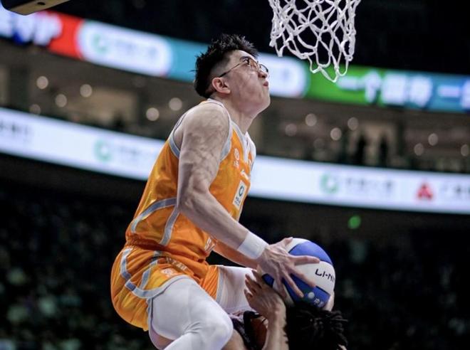 扣篮大赛冠军张鼎岩:从小梦想是打CBA,决赛已经超常发挥了
