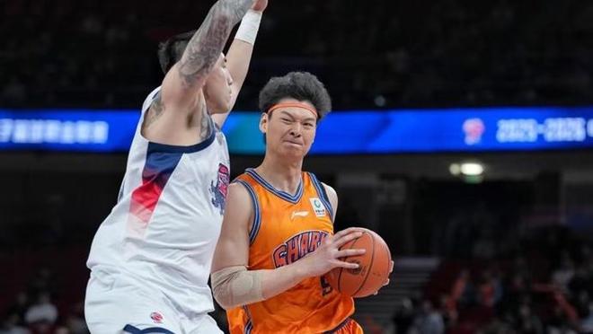 八连胜!上海久事男篮主场战胜山东队