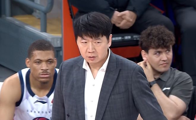 CBA山东男篮客场不敌上海,新外援24分难造逆转,遭遇两连败