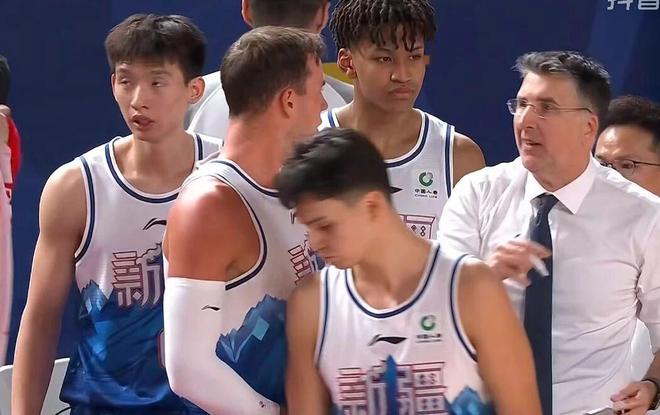 新疆男篮签下第八名外援,身高1米88双能卫,NBA发展联盟场均17+4