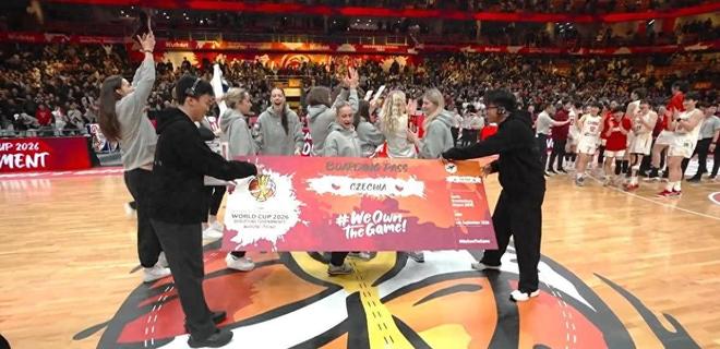 反转！惨败43分，却被中国女篮“抬”进世界杯，向中国队比心感谢