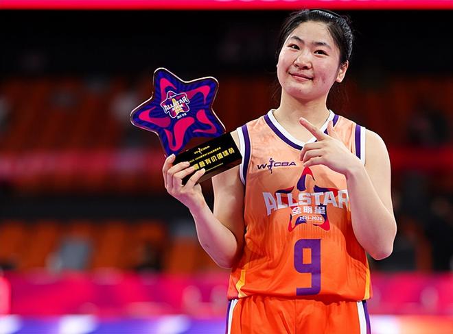 力压2米26张子宇夺MVP!中国女篮23岁新星轰23+8:宫鲁鸣栽培她?