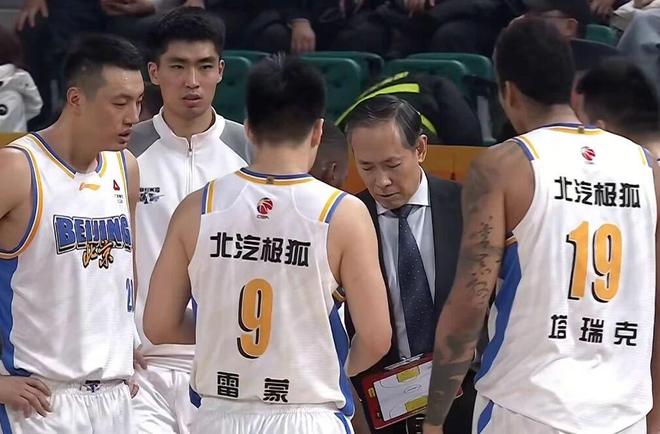 北京男篮赢球,许利民现精彩发言;周琦暴露问题,麦基遭受质疑!