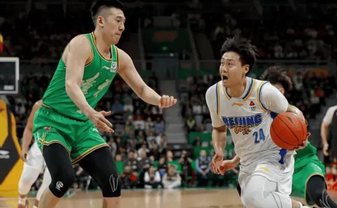 北京93-83辽宁2喜2忧！赵睿展巅峰，周琦罚球辣眼，麦基成卧底！