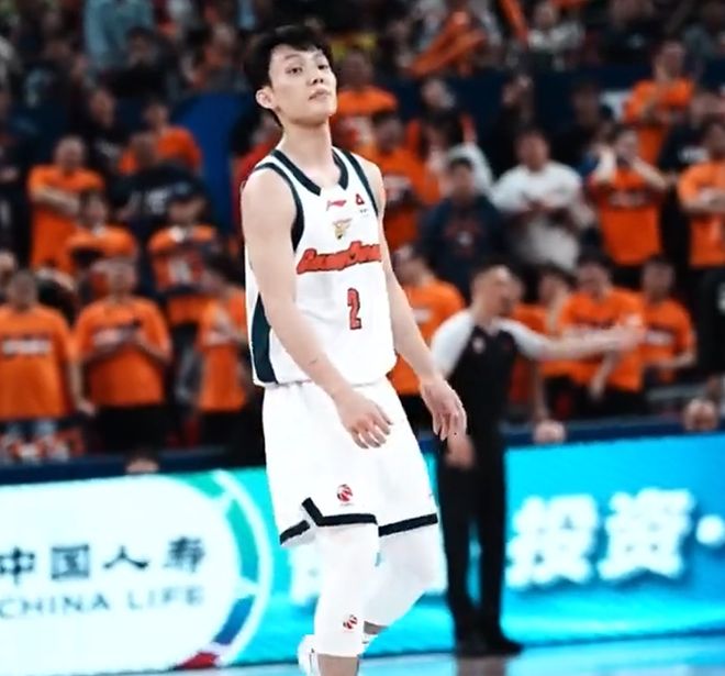 徐杰被打破防？打进三分与上海球迷隔空喊话，被杜锋限制真难受！