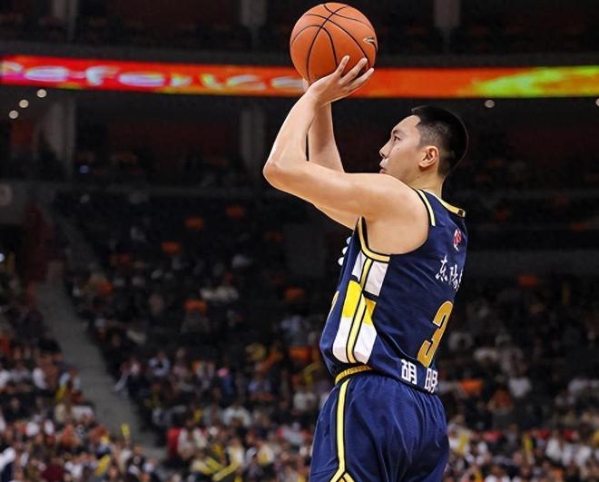 坑惨杜锋没篮还硬投 末节5次浪投葬送胜利 球迷怒喷：耍什么英雄