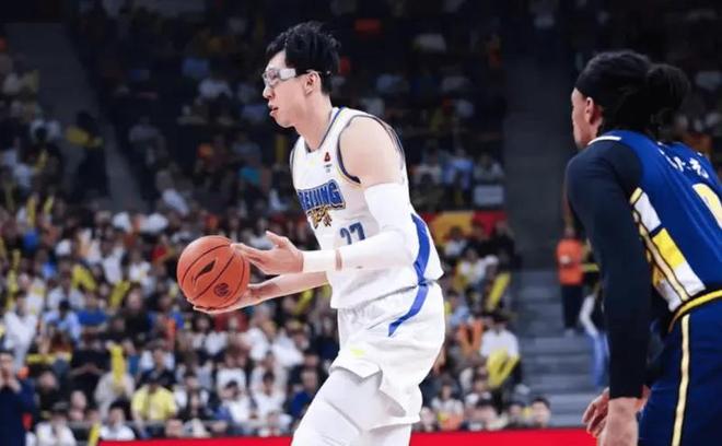 北京内线引发担忧!周琦得分能力暴跌,麦基态度起伏仍未被驯服!