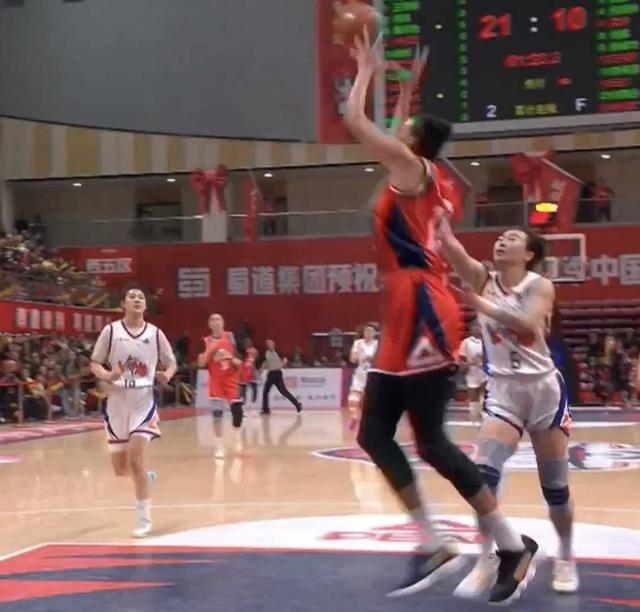 强力外援驾到 四川女篮轻取WCBA季后赛首胜