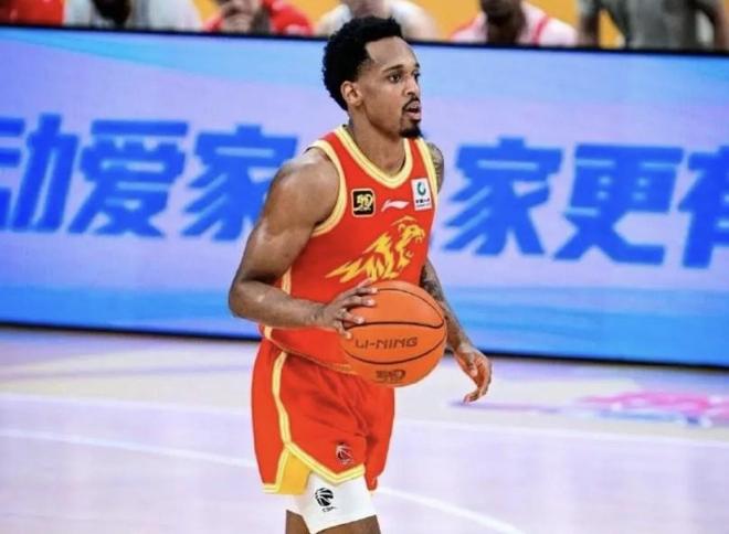 两个多月没见!媒体人:广厦外援巴里-布朗有望在今晚复出