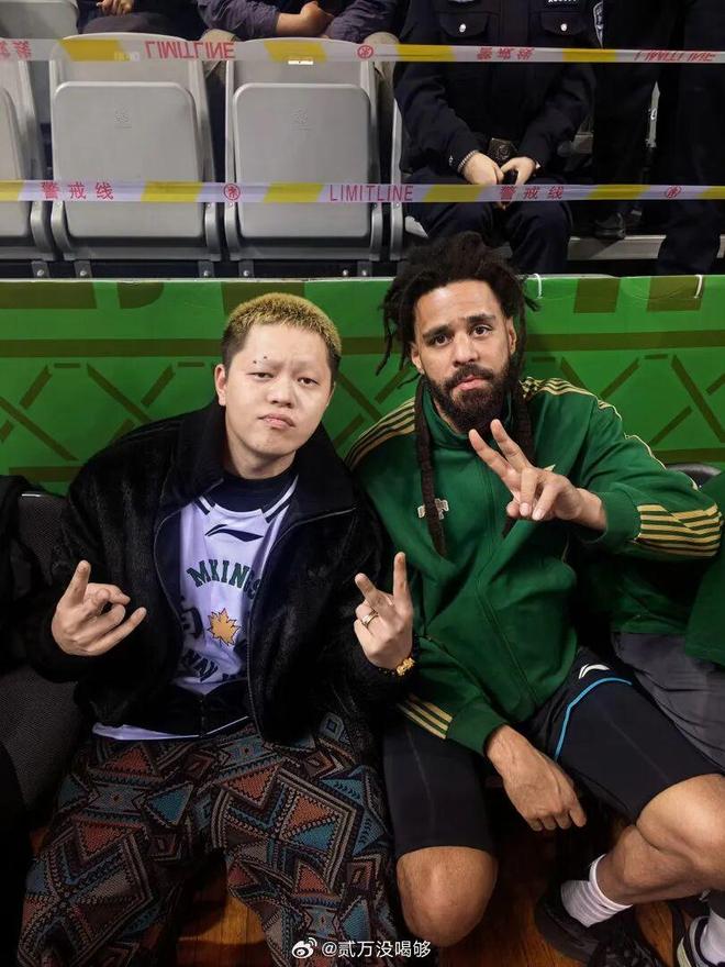 大量中国Rapper联动J.Cole!更衣室高强度视频公开!