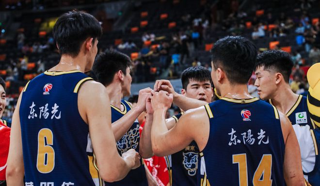 广东4坏消息!关辛透露萨林杰伤情,心仪大外被抢,冲冠彻底无望