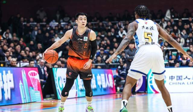 CCTV5直播!山东VS辽宁胜负难料,外援成胜负手,邱彪恐遭三连败