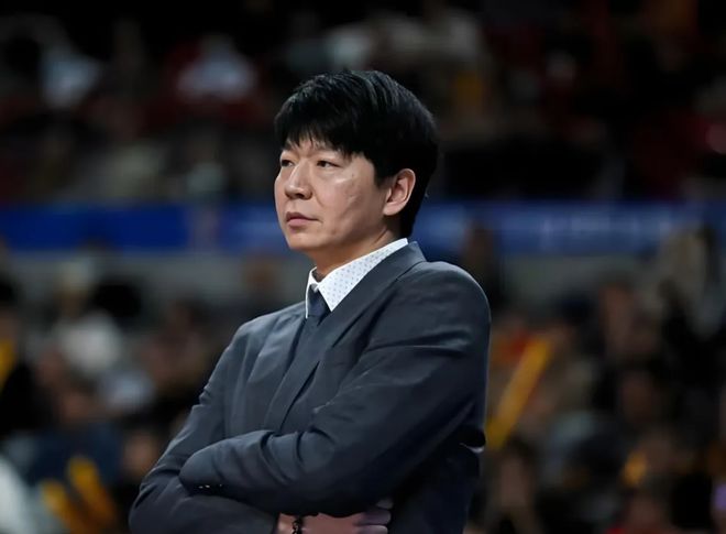 惨败23分!主帅一句话让球队心散了?鲁蜜:学学杨鸣,大家都体面