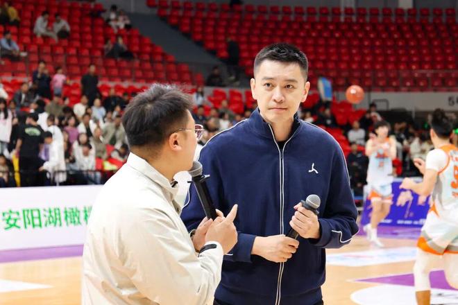 杨鸣现身十堰:他们距离CBA仅一步之遥!