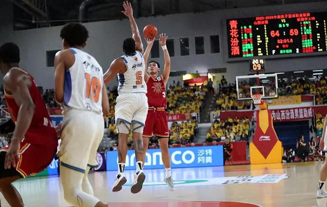 出人意料!遭弃用3个月,却轰全队最高20分,球迷:早该用他了