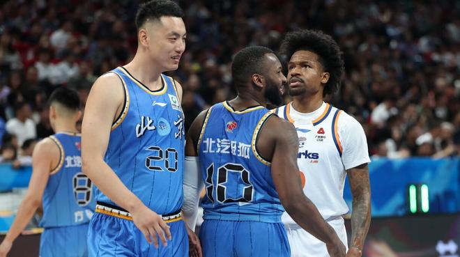 双外援粤沪大获全胜！大王生涯之夜，上海锁定冠军，广东杀回前3