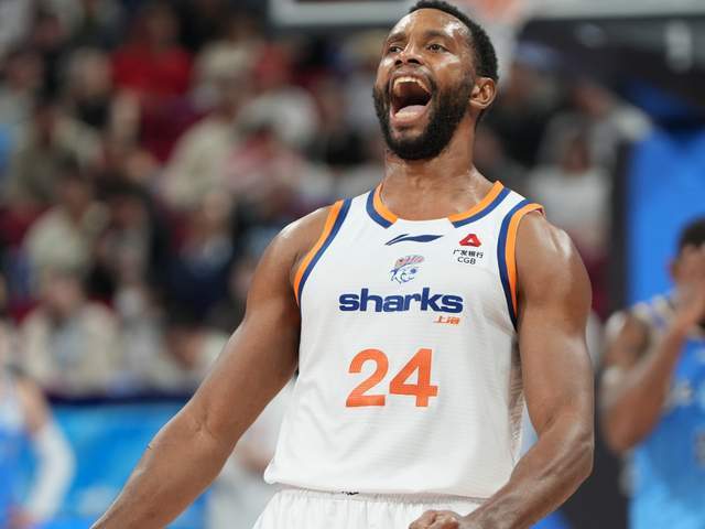 CBA排名又乱了！上海提前锁定常规赛冠军，广东斩杀广厦重返第三